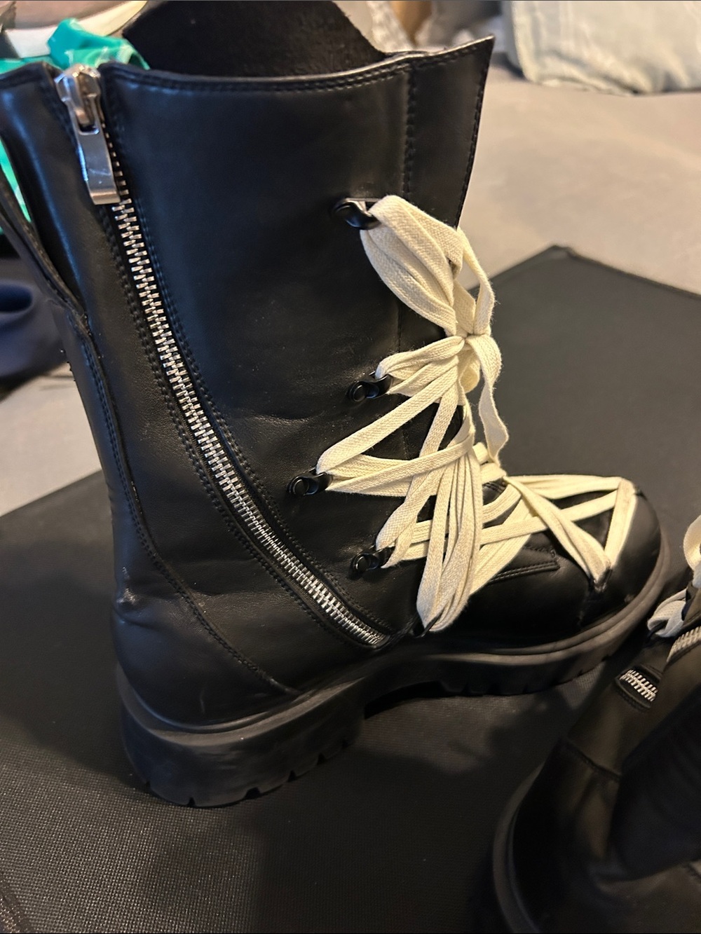 Women’s Black Lace-Up Chunky Combat Boot with Cream Laces Sz 11 or Mens 9 1/2 - Picture 5 of 6